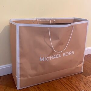 24/19/8 The largest Michael Kors shopping bag